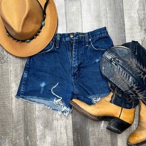 VINTAGE WRANGLER CUT OFF SHORTS